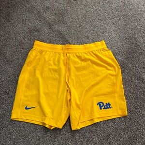 Men’s shorts never worn
